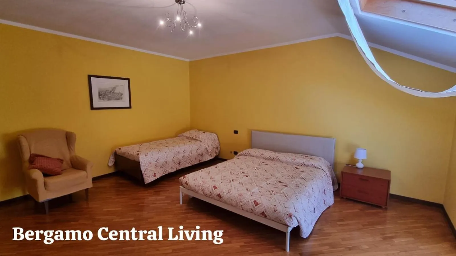Homestay Bergamo Central Living Italy