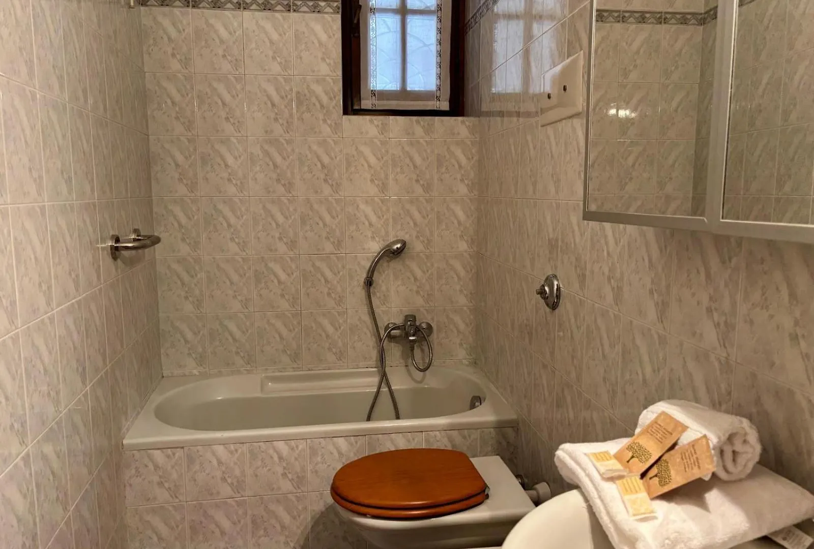 Bergamo Central Living 0*,